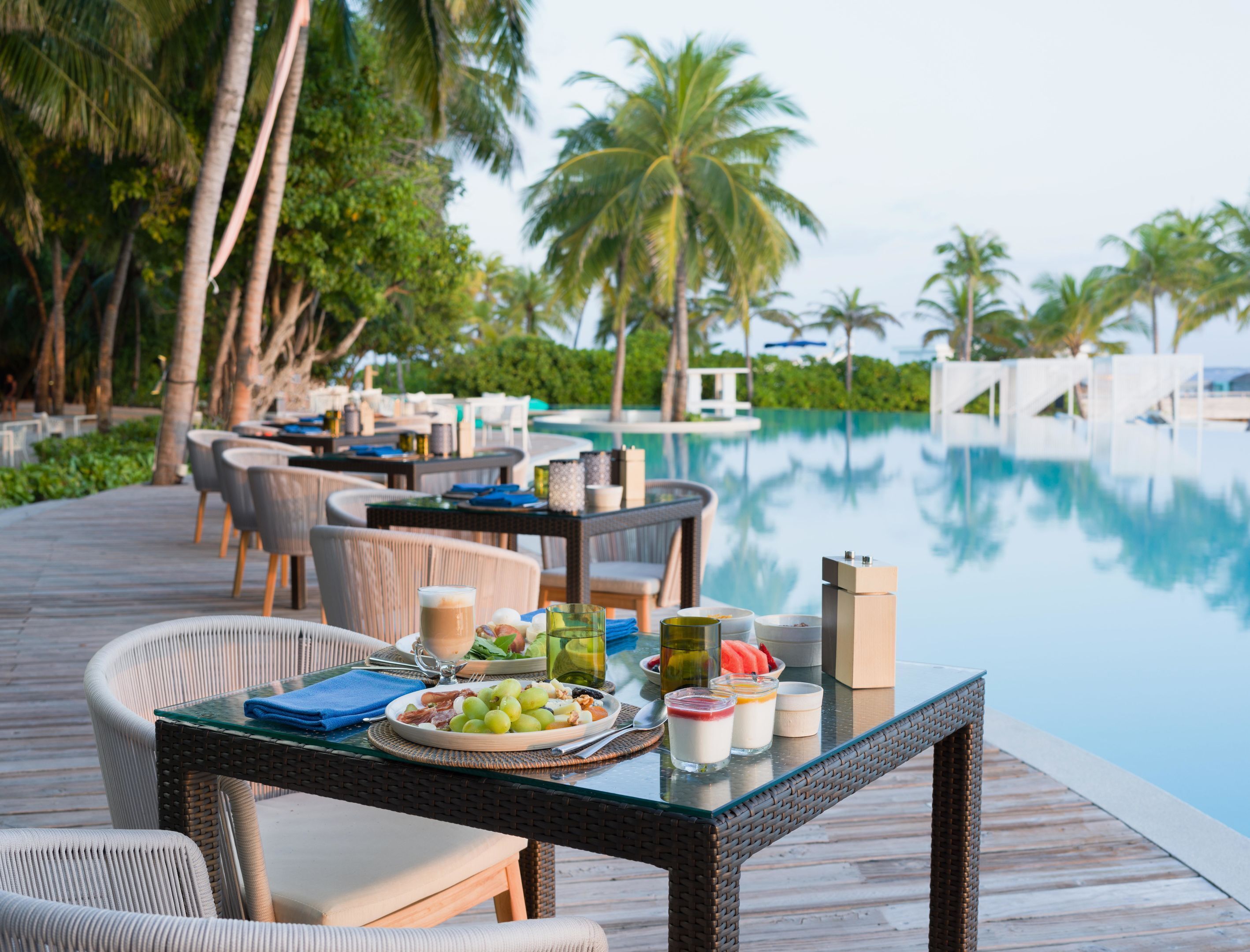 8 restaurants; breakfast, lunch, and dinner served