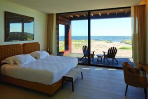 Premium bedding, in-room safe, individually decorated