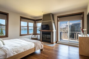 Leilighet, 3 soverom | Senger med overmadrass, blendingsgardiner og strykejern/-brett