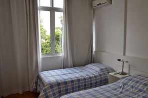 Apartment, Beachside | 1 bedroom, iron/ironing board, free WiFi - Apartamento 2 Quartos Ipanema (Rio de Janeiro)