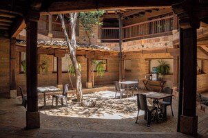 Ropa de cama de alta calidad y escritorio