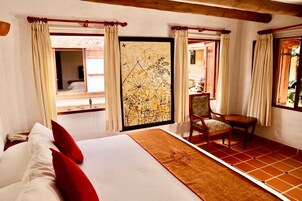Standard Room, 1 King Bed | Premium bedding, desk, laptop workspace, free cribs/infant beds