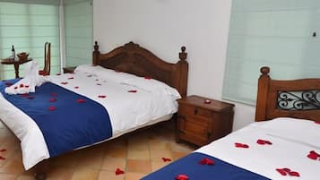 Habitación cuádruple estándar | Minibar, cunas gratuitas y wifi gratis