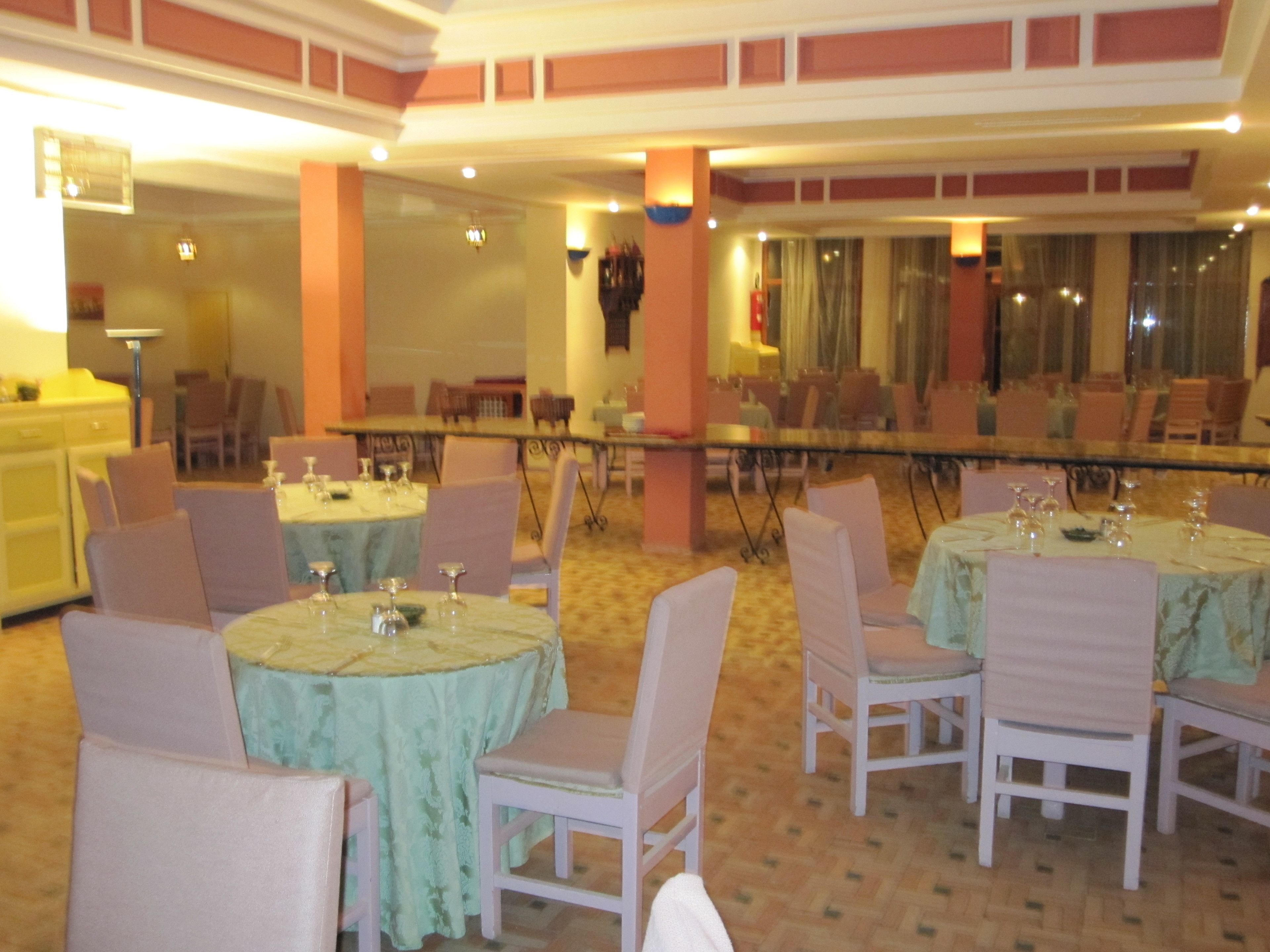 2 restaurants, spécialités Cuisine marocaine