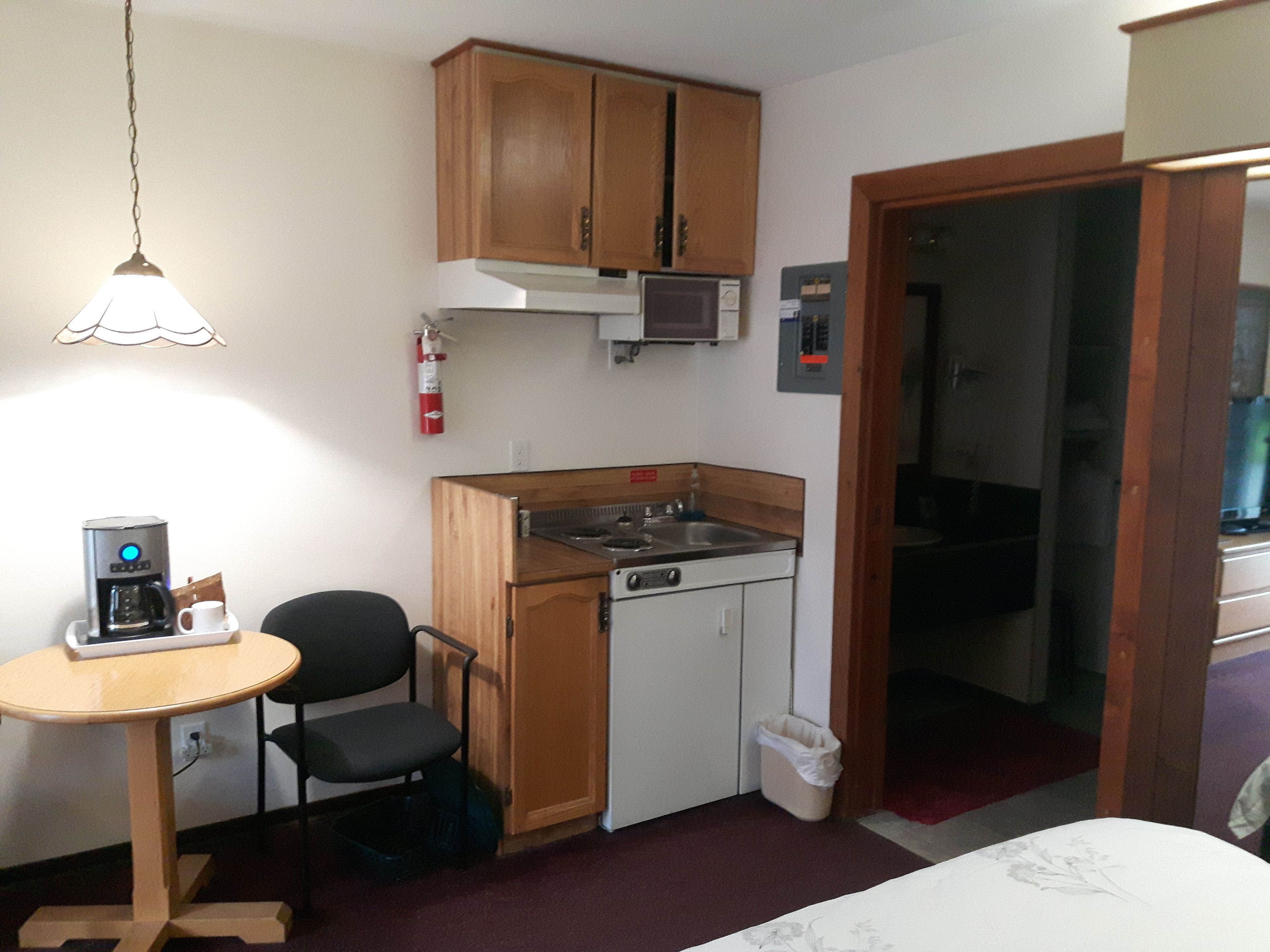 Fridge, microwave, coffee/tea maker, toaster