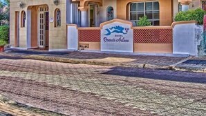 A multi-story hotel with a prominent sign reading "Hotel Grandis Aline." - Francis Arlene - Adults Only (Isla Mujeres)