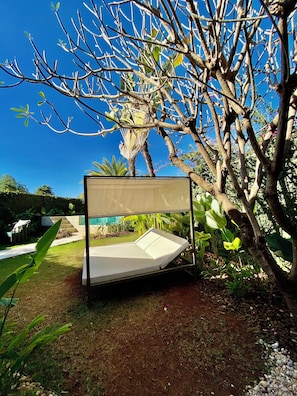 Estudi en suite presidencial | Vista del jardí