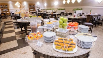 Free daily buffet breakfast