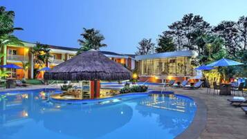 4 albercas al aire libre