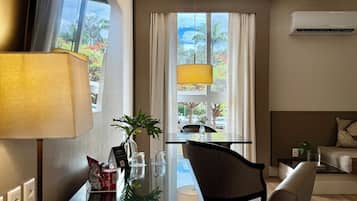 Minibar, in-room safe, soundproofing, free WiFi