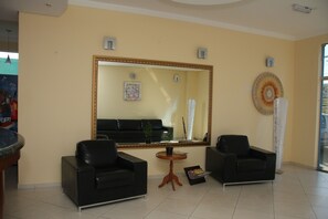 22-inch LCD TV with digital channels, TV - Santa Felicidade Hotel e Eventos (Ribeirão Preto)