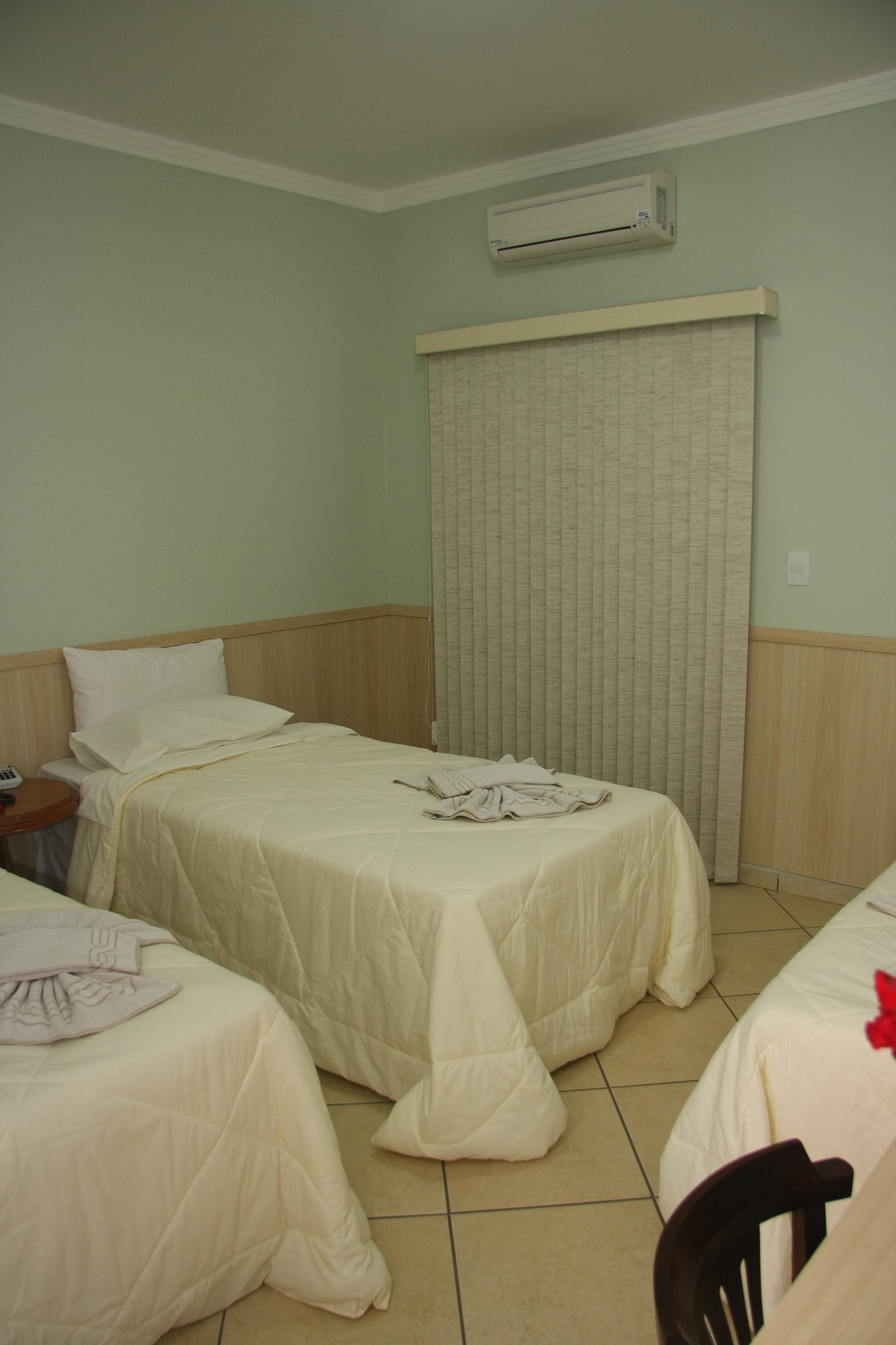 Quarto duplo econômico | Frigobar, escrivaninha, Wi-Fi de cortesia