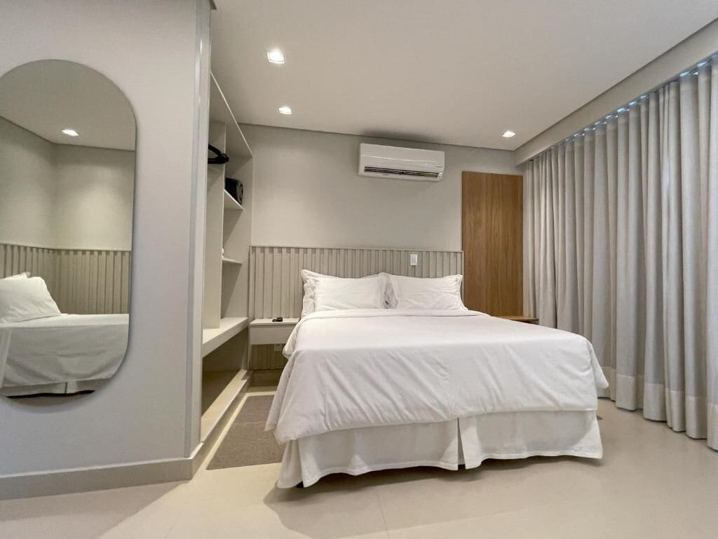 Apartamento Luxo Casal + 1 | 高档床上用品、笔记本电脑工作区、遮光窗帘、免费 WiFi