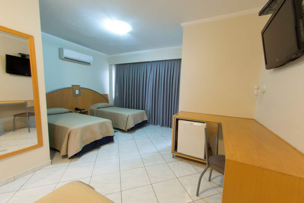 Apartamento Master Triplo | Premium bedding, laptop workspace, blackout curtains, free WiFi