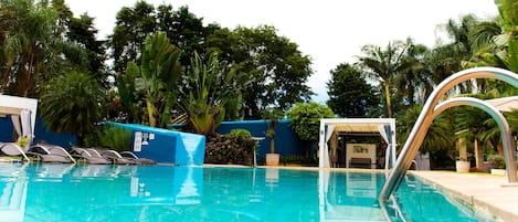 Indoor pool, outdoor pool