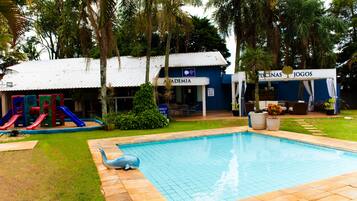 Piscina interna, piscina externa
