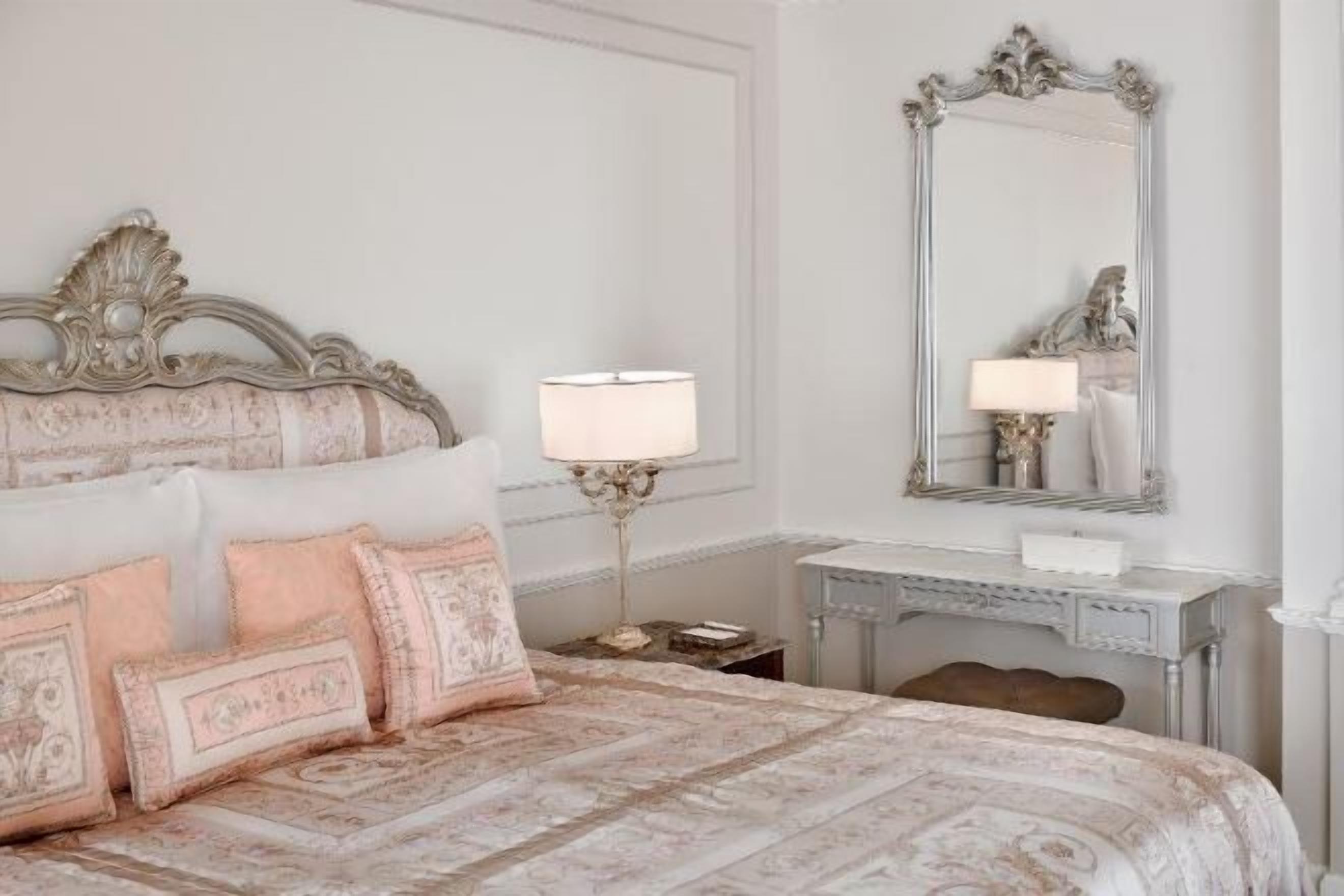 Frette Italian sheets, premium bedding, pillowtop beds, minibar