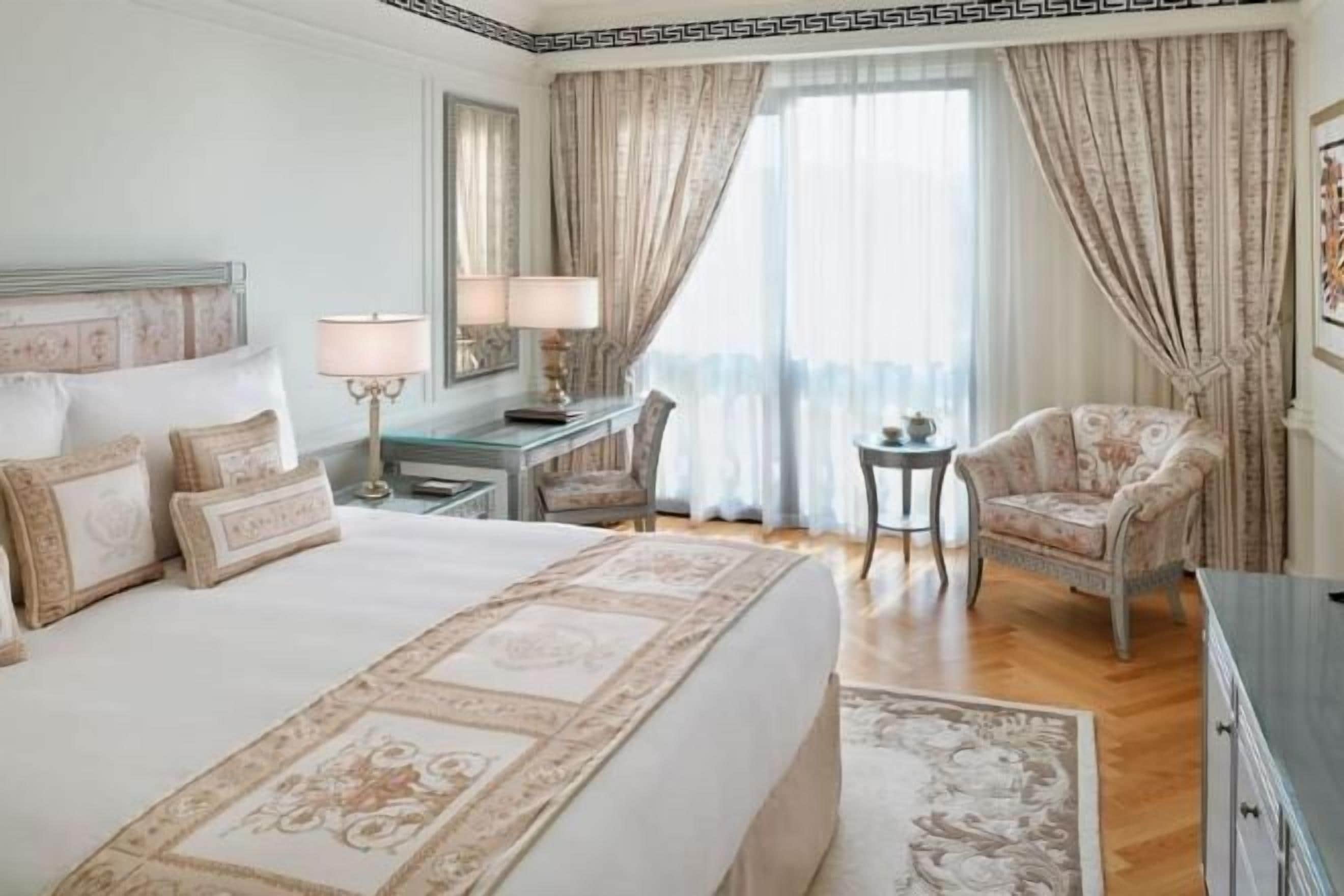 Frette Italian sheets, premium bedding, pillow-top beds, minibar