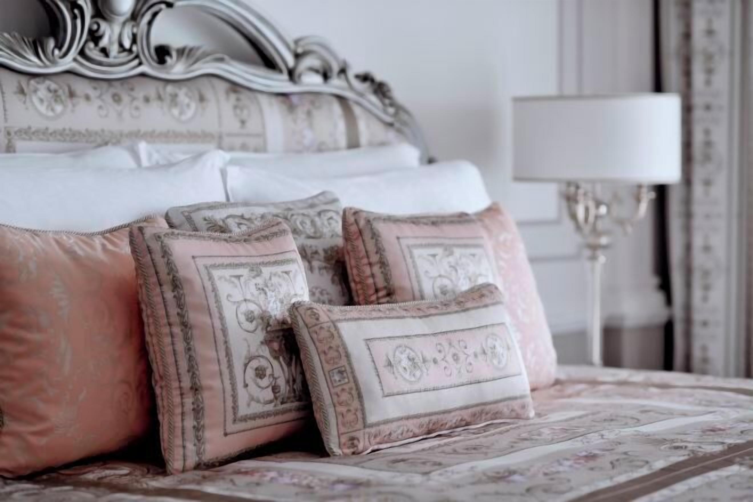 Frette Italian sheets, premium bedding, pillow-top beds, minibar