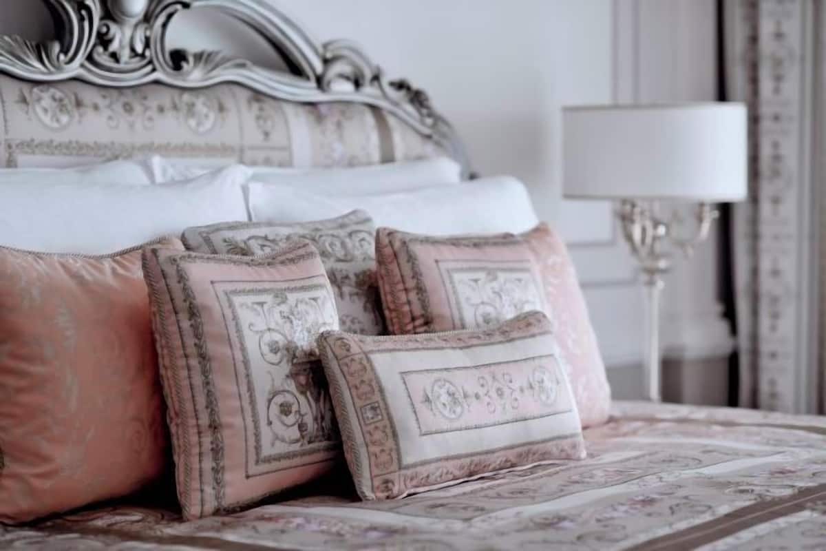 Frette Italian sheets, premium bedding, pillow-top beds, minibar