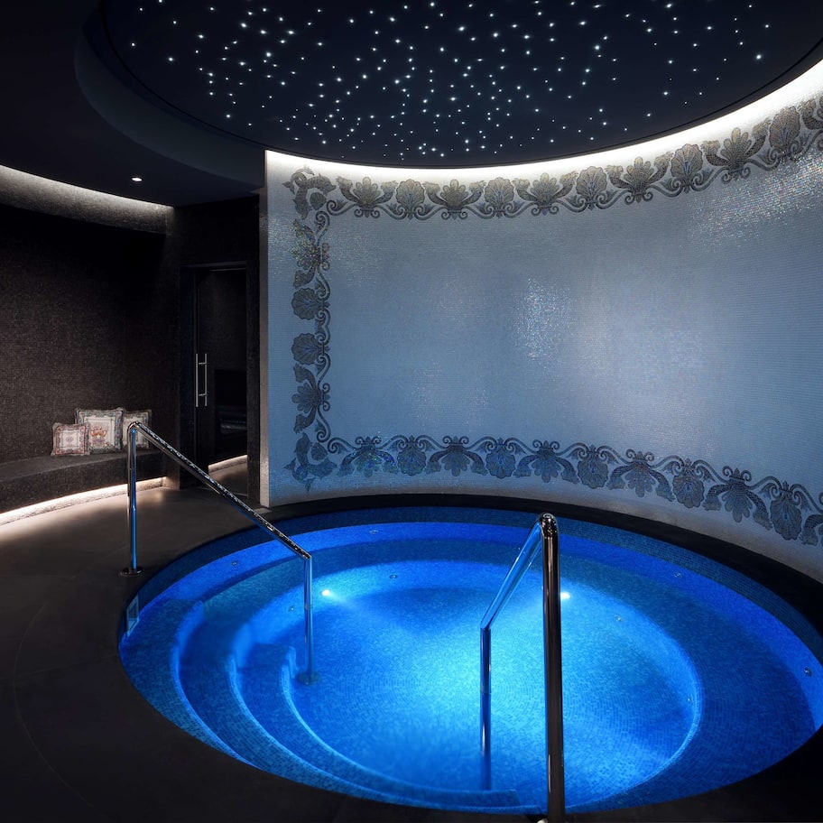 Couples treatment rooms, sauna, hot tub, steam room, body treatments