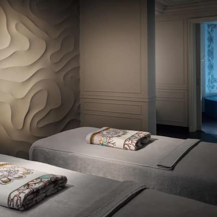 Couples treatment rooms, sauna, hot tub, steam room, body treatments