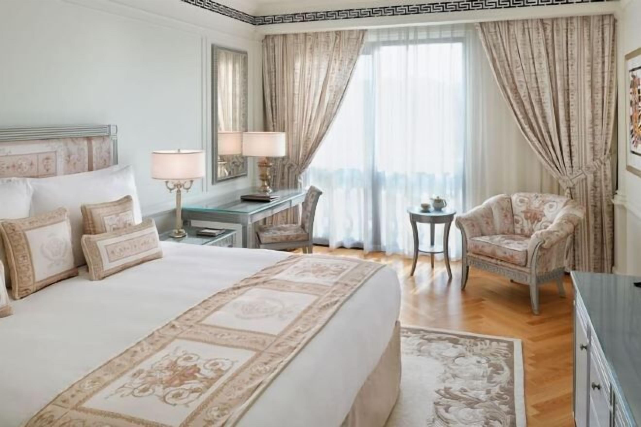 Frette Italian sheets, premium bedding, pillow-top beds, minibar