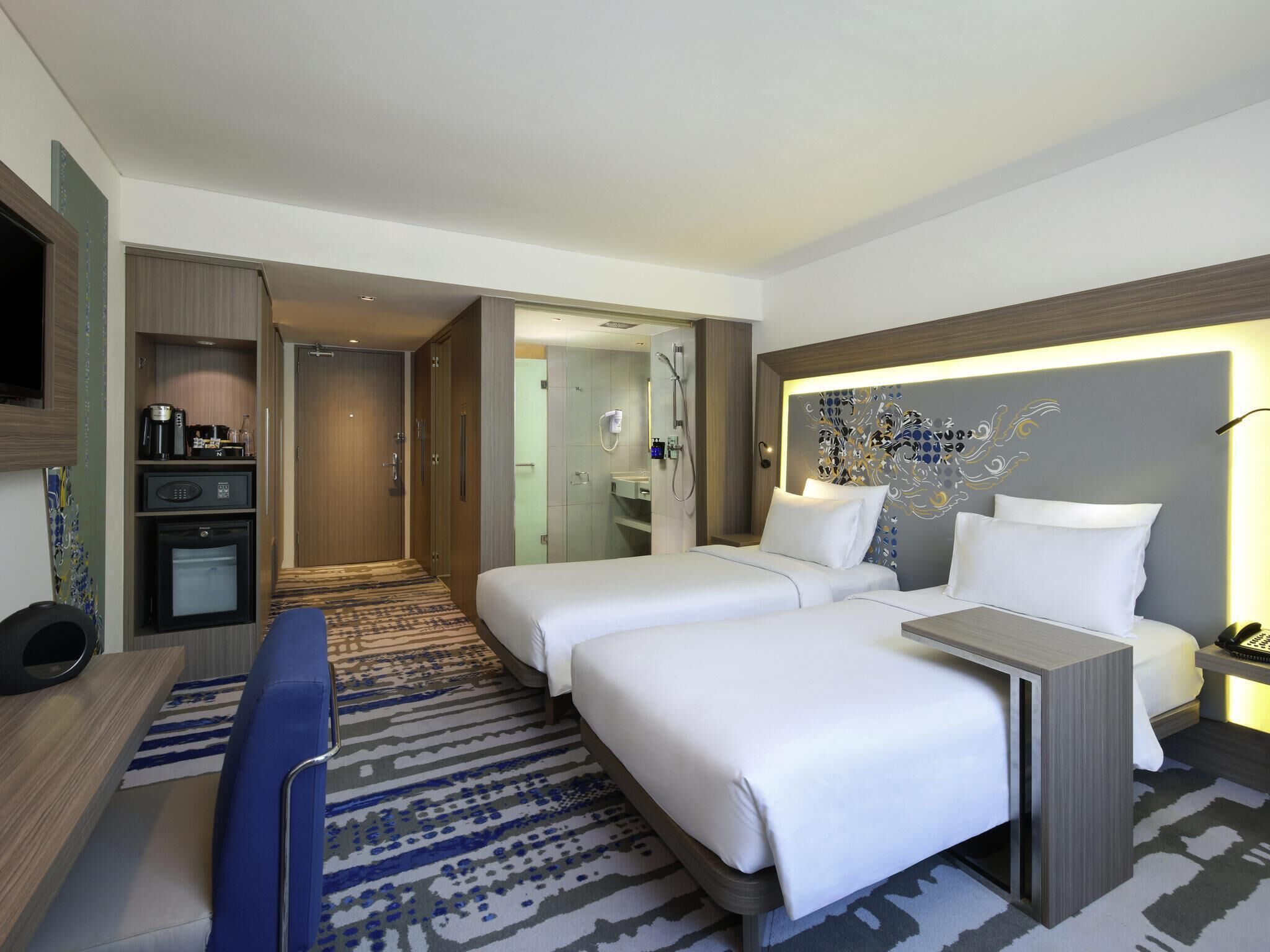 Executive Room, 2 Twin Beds (Free Access to Premiere Lounge) | Minibar, in-room safe, desk, laptop workspace