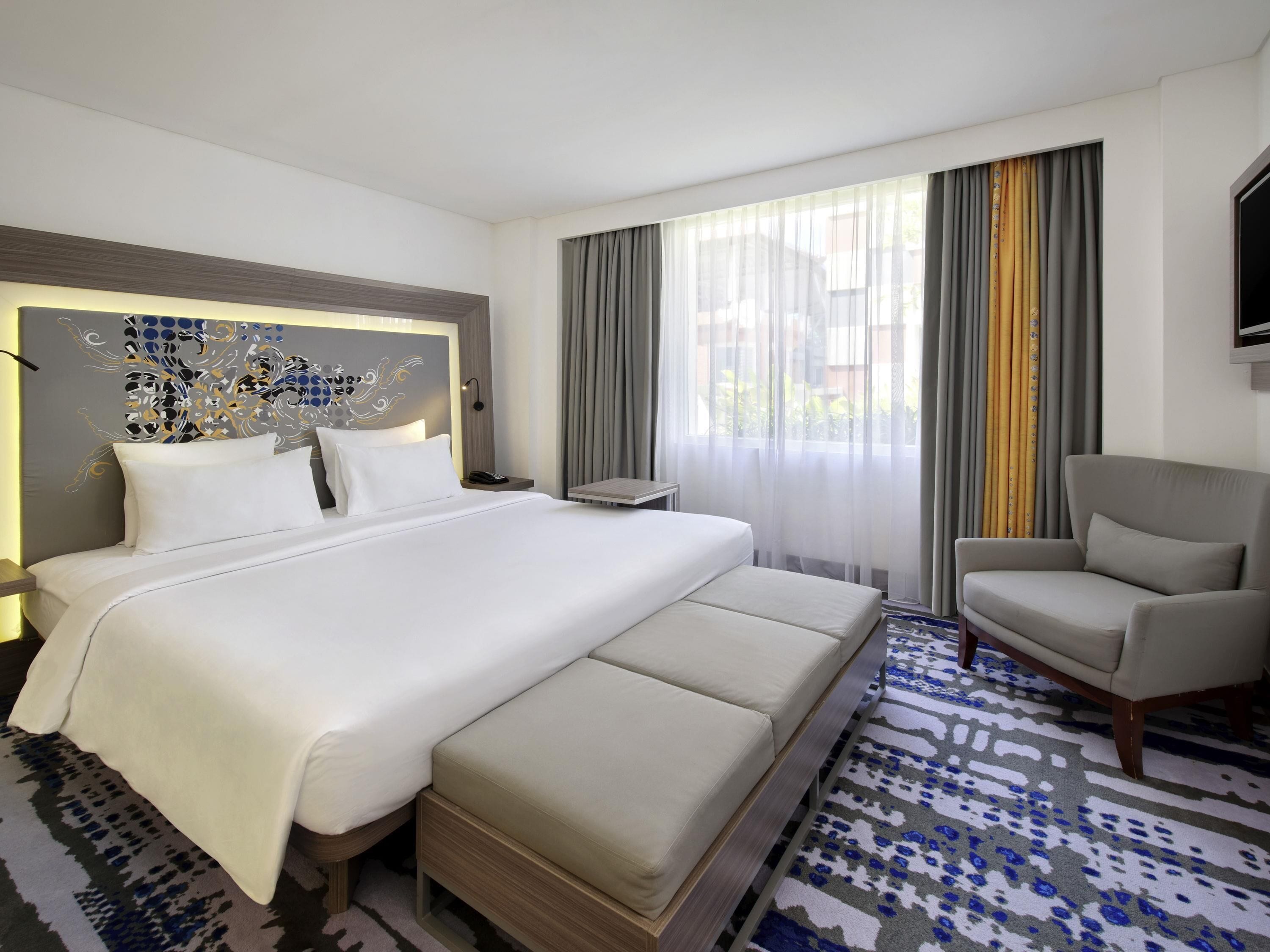 Suite, 1 Double Bed with Sofa bed (Free Access to Premiere Lounge) | Minibar, in-room safe, desk, laptop workspace