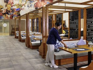 Lunch and dinner served, international cuisine - Novotel Bali Ngurah Rai Airport (Tuban)