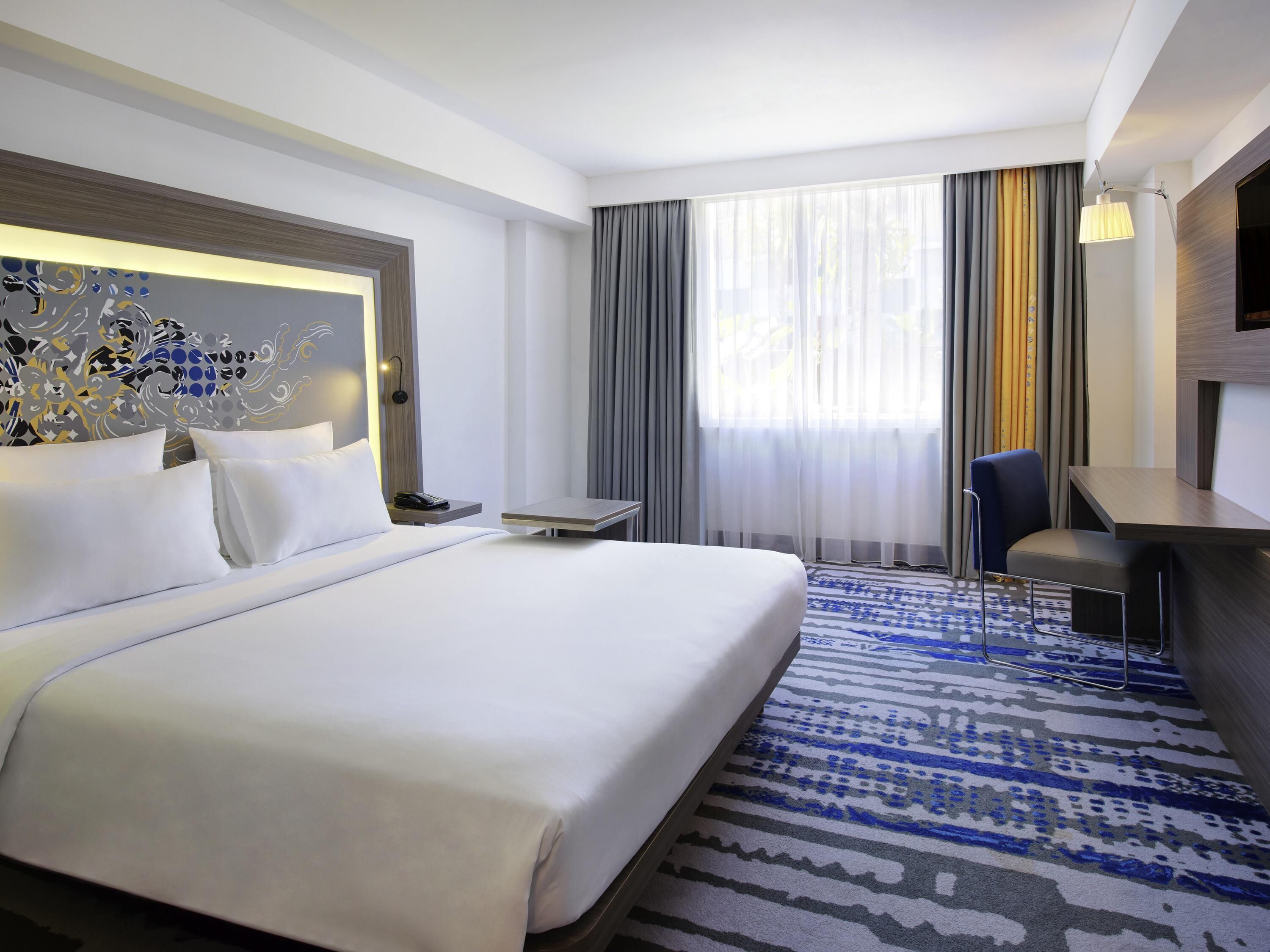 Superior Room, 1 King Bed | Minibar, in-room safe, desk, laptop workspace