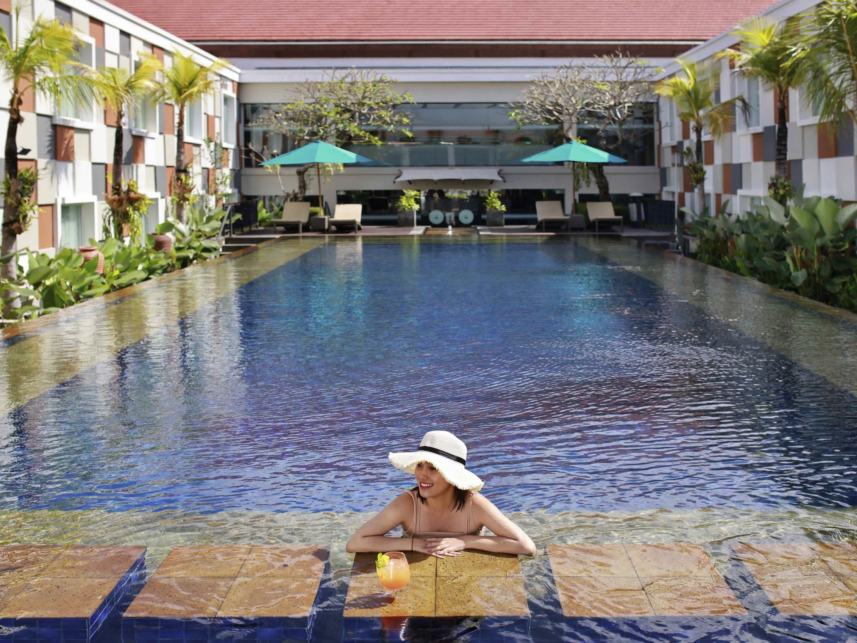 outdoor pool, open 8:00 am to 8:00 pm, pool umbrellas, pool loungers