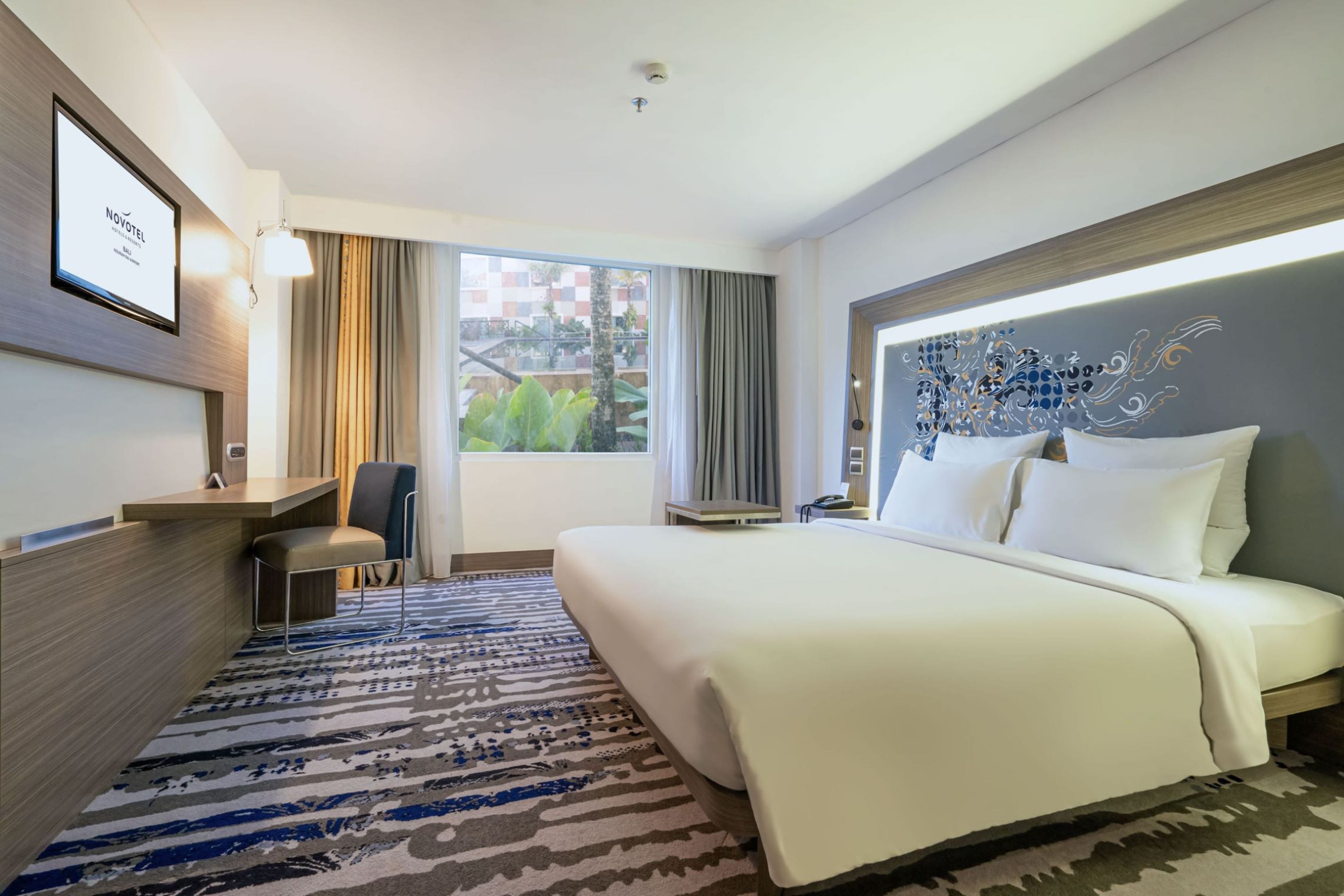superior room, 1 king bed | 1 bedroom, minibar, in-room safe, desk