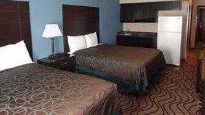 Desk, iron/ironing board, WiFi (free), alarm clocks - Days Inn Freer (Freer)