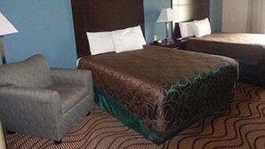 Desk, iron/ironing board, WiFi (free), alarm clocks - Days Inn Freer (Freer)