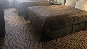 Desk, iron/ironing board, WiFi (free), alarm clocks - Days Inn Freer (Freer)