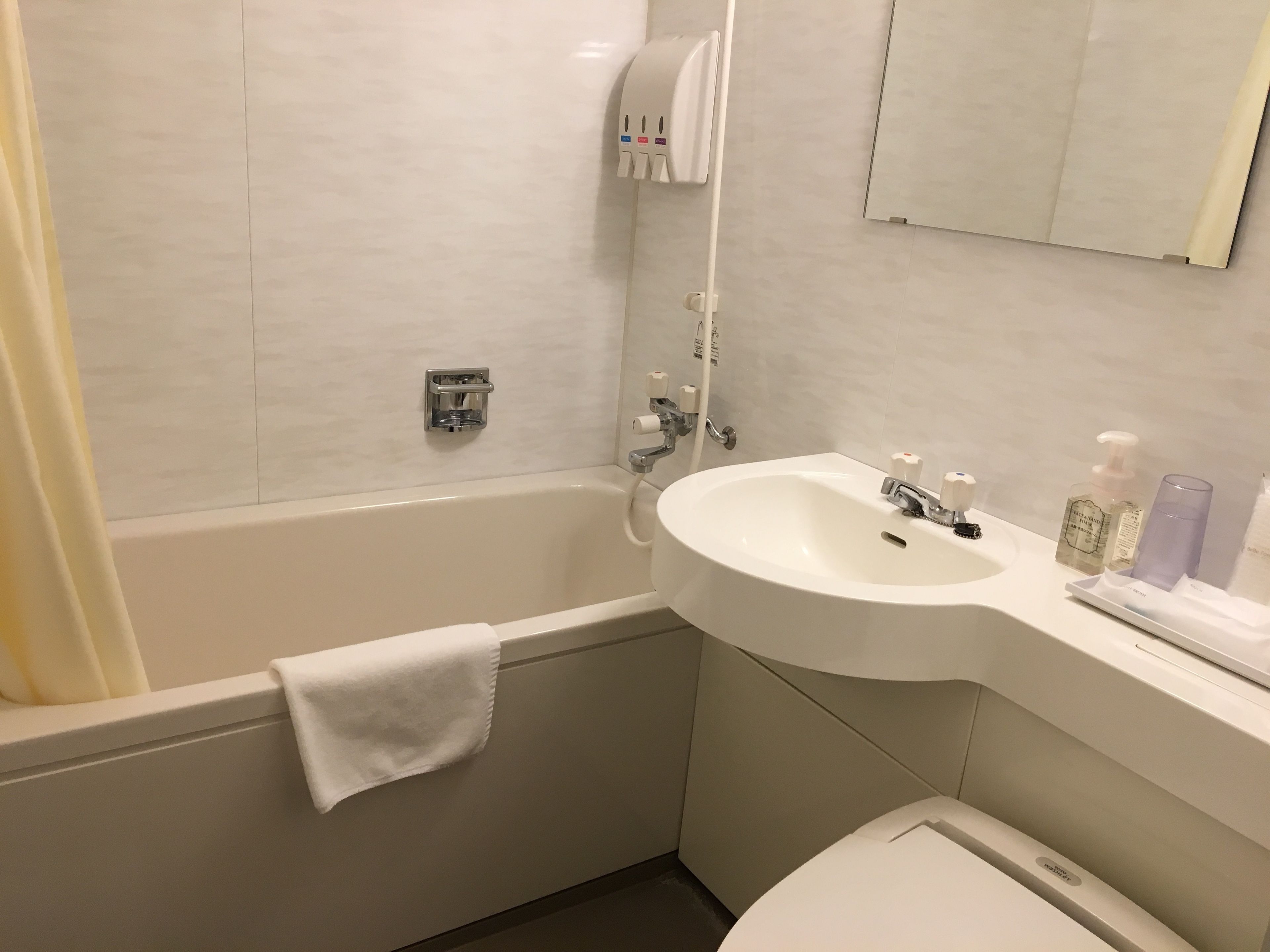 combined shower/bathtub, free toiletries, hair dryer, slippers