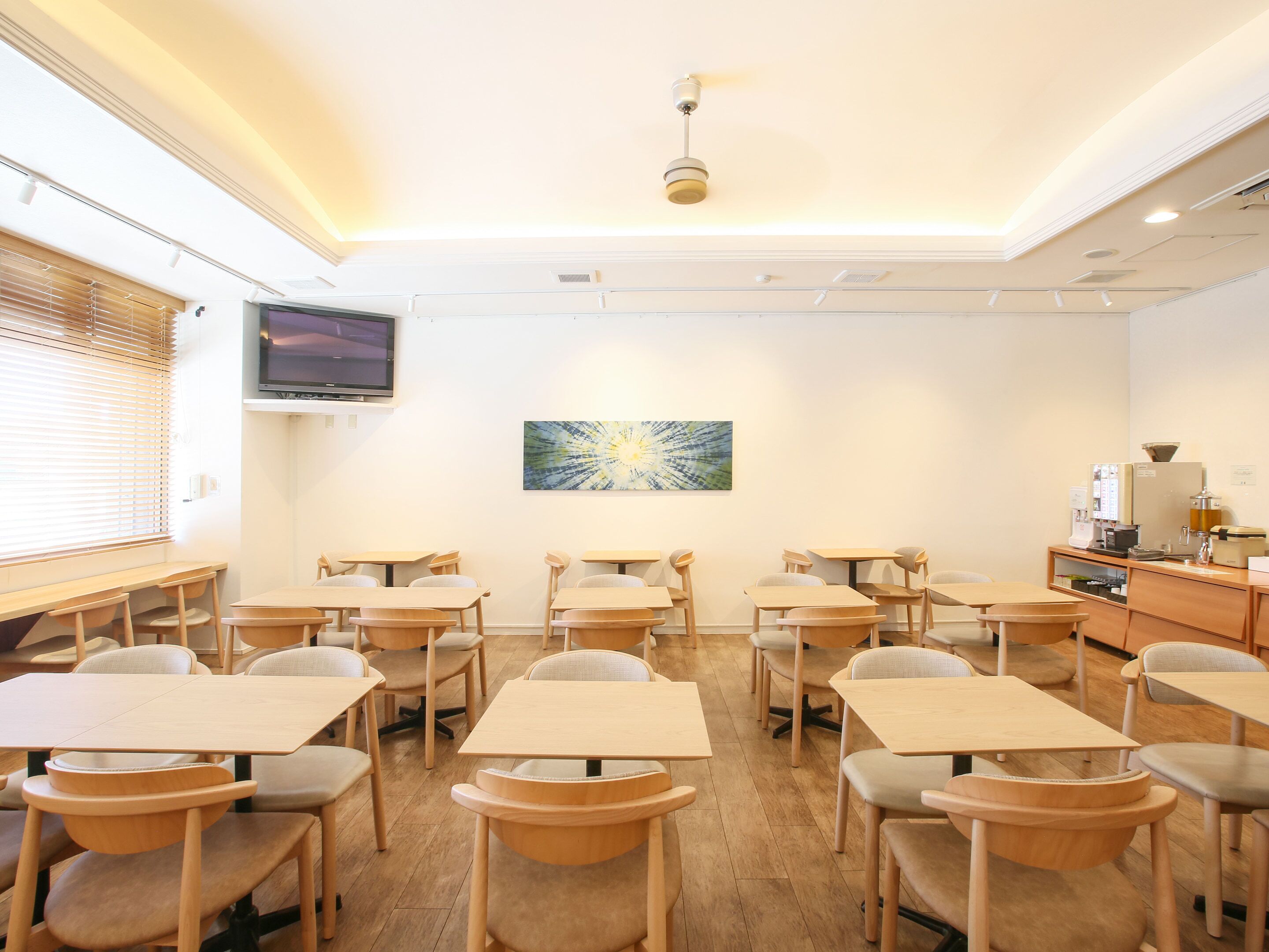 Daily buffet breakfast (JPY 1500 per person)