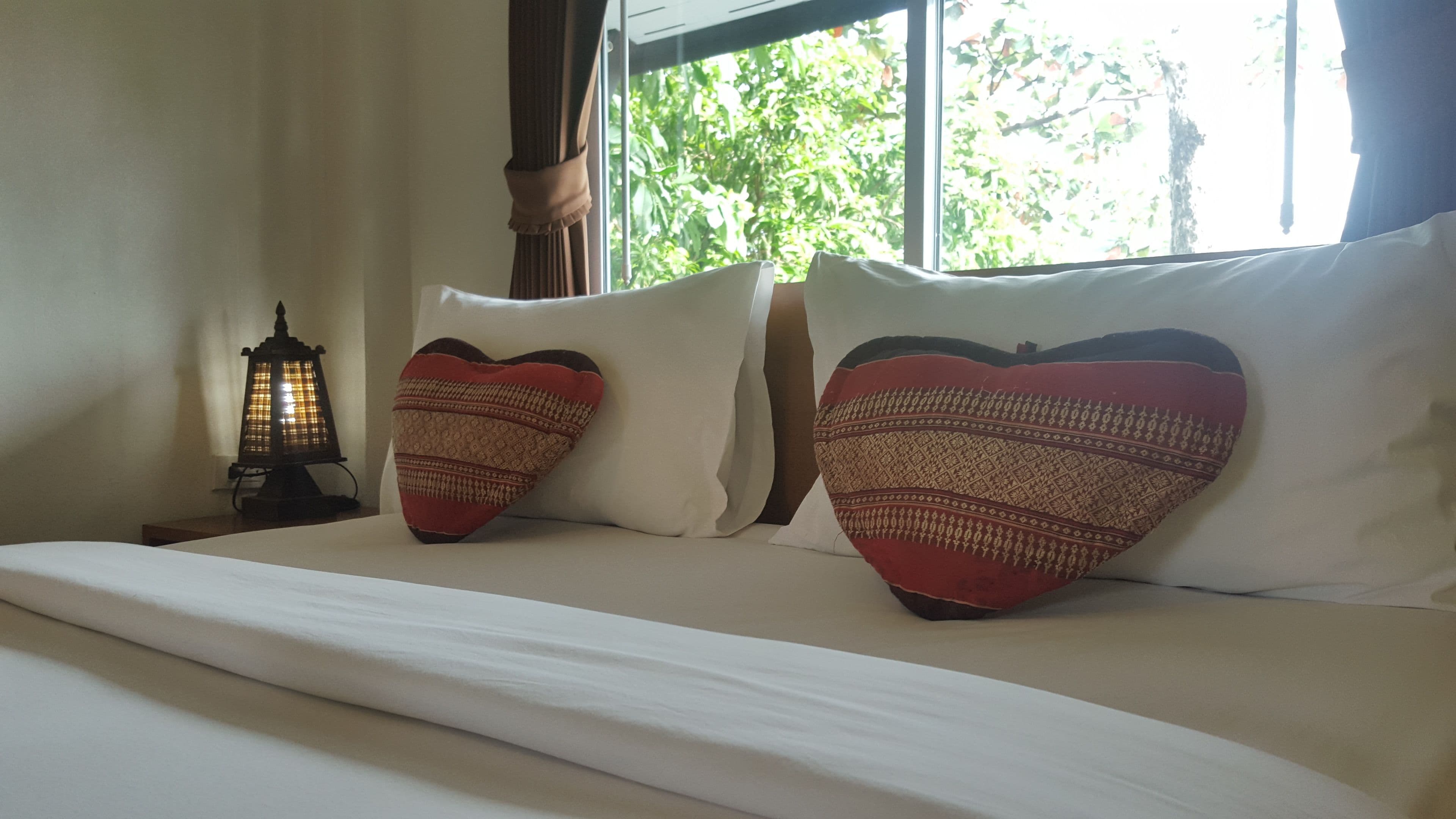 디럭스 더블룸 | 고급 침구, 필로우탑 침대, 미니바, 각각 다른 스타일의 인테리어