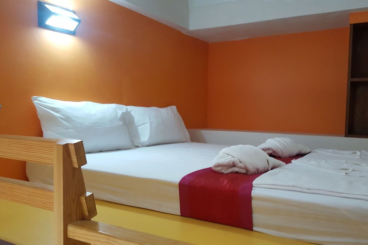 Premium bedding, pillow-top beds, minibar, free WiFi