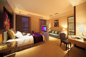 Deluxe room | 1 bedroom, premium bedding, down comforters, pillowtop beds