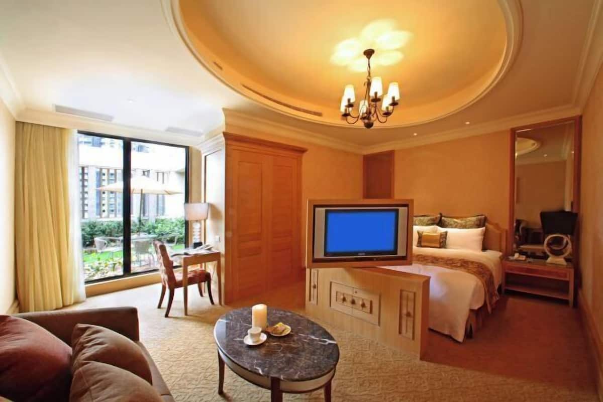 Premium bedding, down duvets, pillow-top beds, free minibar