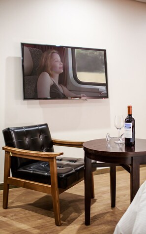 Deluxe Twin Room | In-room dining - Harmony Hotel (Seoul)