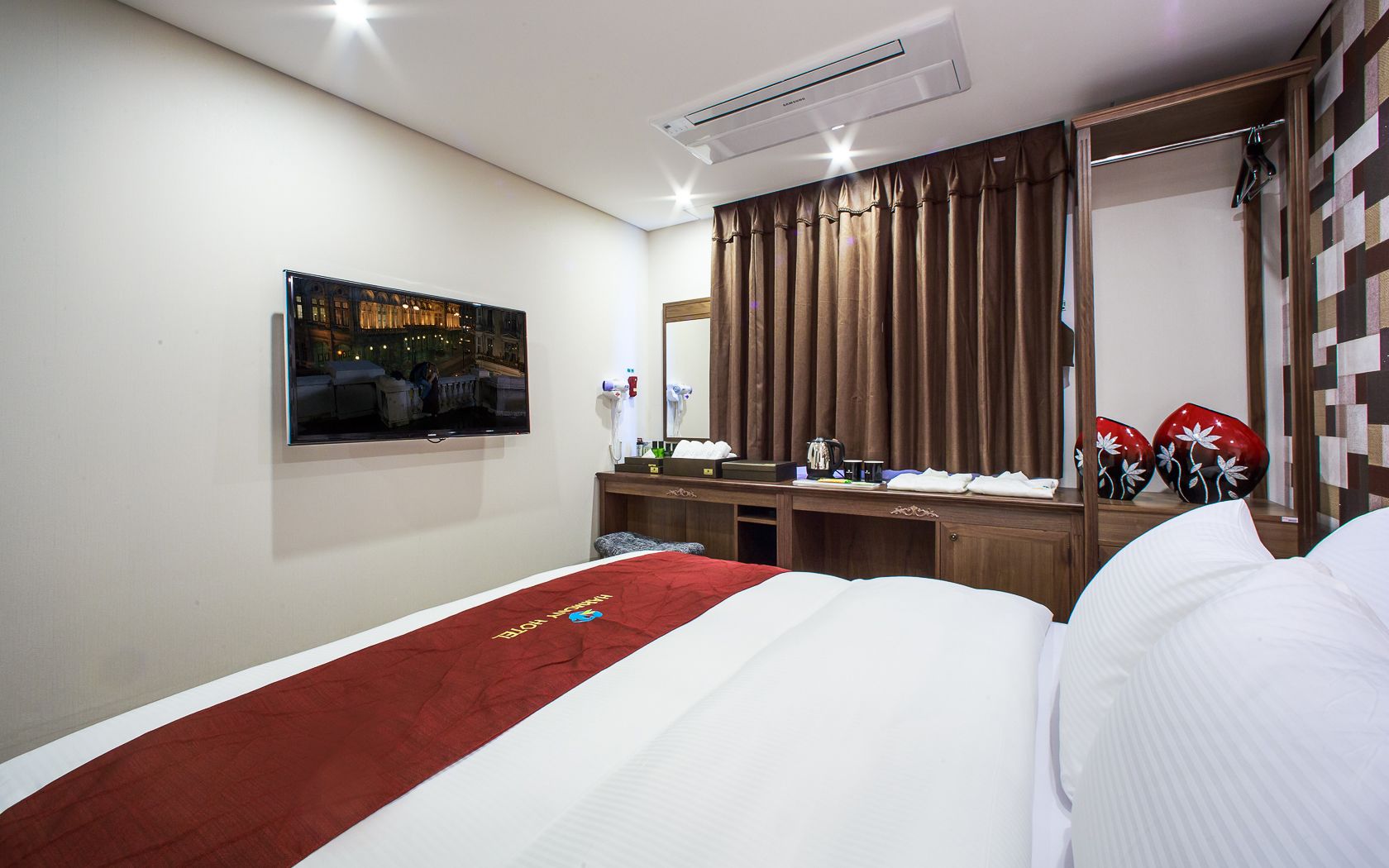 premium bedding, down duvets, soundproofing, free wifi