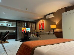 Suite (( B )) | Rollaway beds, free WiFi, bed sheets