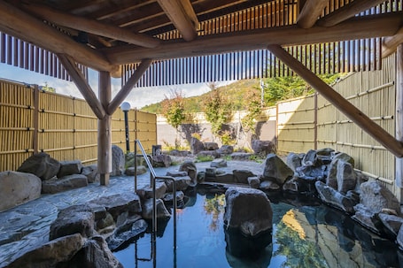 Hot springs. Hotel Tangram