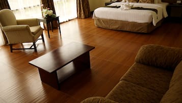 ห้องจูเนียร์สวีท | มินิบาร์, ตู้นิรภัยในห้องพัก, โต๊ะทำงาน, Wi-Fi ฟรี