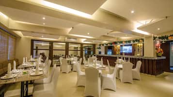 Breakfast, lunch, dinner served; Filipino cuisine