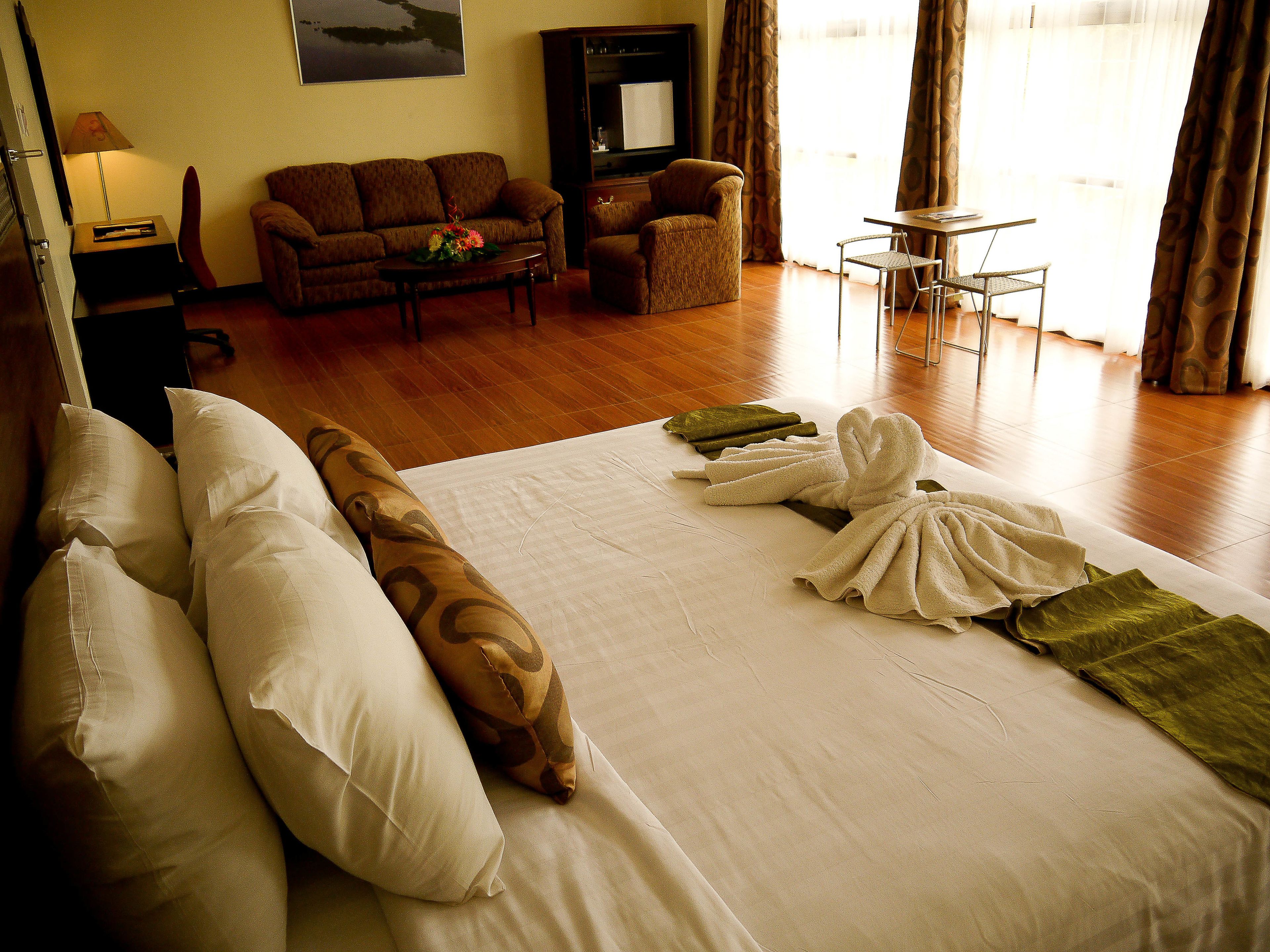 Suite Eksekutif | Minibar, brankas, meja kerja, dan Wi-Fi gratis