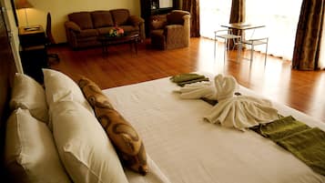 Suite Eksekutif | Minibar, brankas, meja kerja, dan Wi-Fi gratis